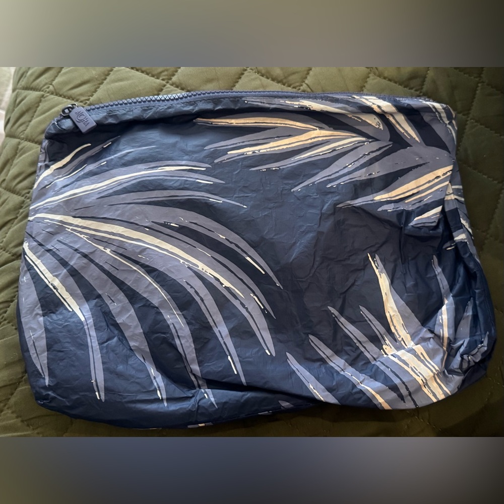 Aloha Collection MAX POUCH Sway in Hanalei Moon Print on Navy - Picture 2 of 3